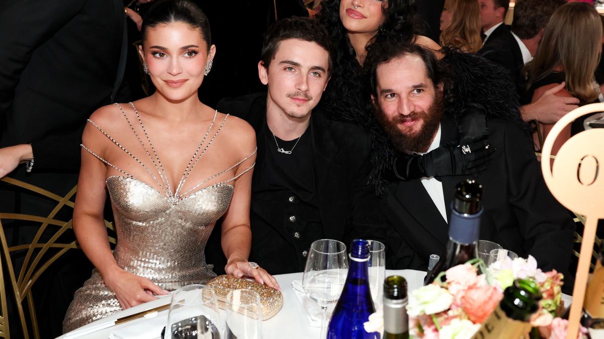 Timothée Chalamet inkább egyedül vonult a Golden Globe 2026-os gáláján: túl villantós lett Kylie Jenner ruhája?