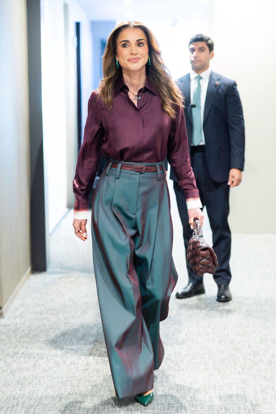 Jordán királyné Rania  Al Abdullah fontos eseményre siet. 