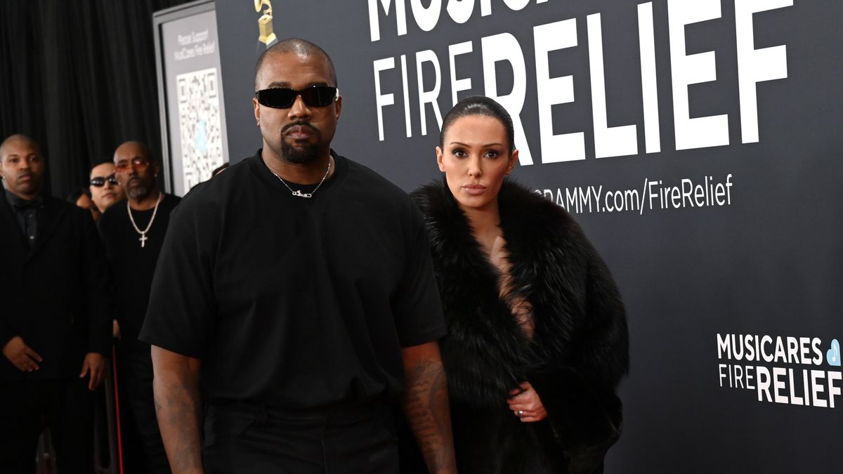 Kanye West felesége fehérneműs tehénfejést mutatott be a férje legújabb videóklipjében