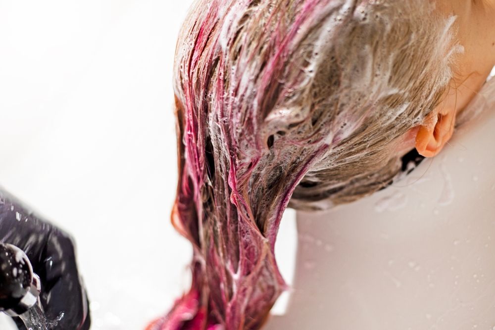 hajszínező habok használata szőke, nedves hajon