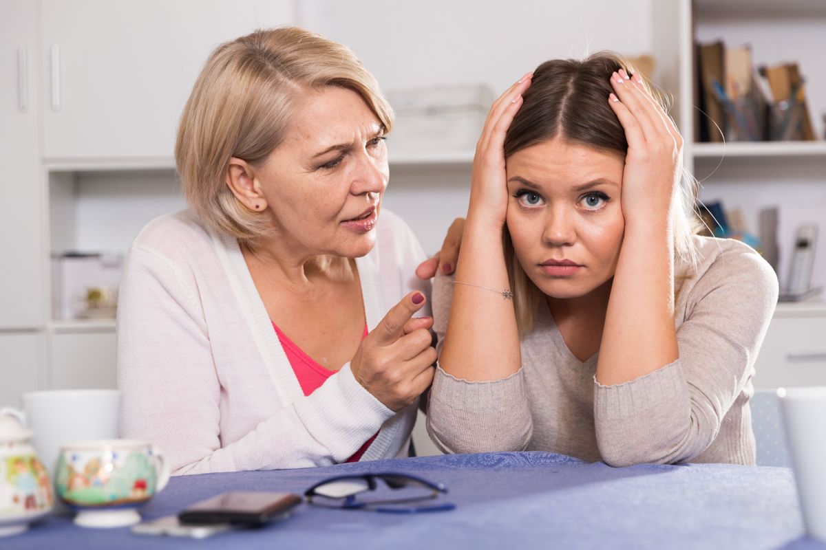 A toxikus kapcsolat jeleiről, a mérgező anya-lánya kapcsolat mibenlétéről szól cikkünk. Reméljük nem vagy érintett.