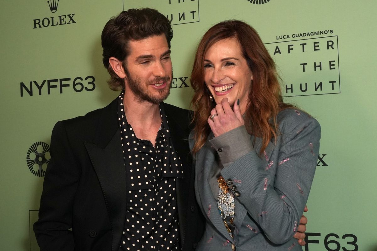 ANDREW GARFIELD és JULIA ROBERTS after the hunt