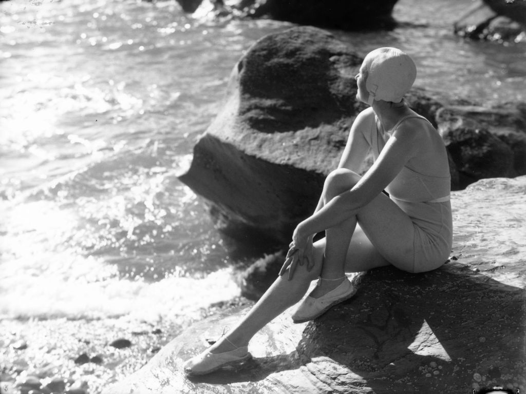 1930, úszó nő, Simon Böske-cikkhez