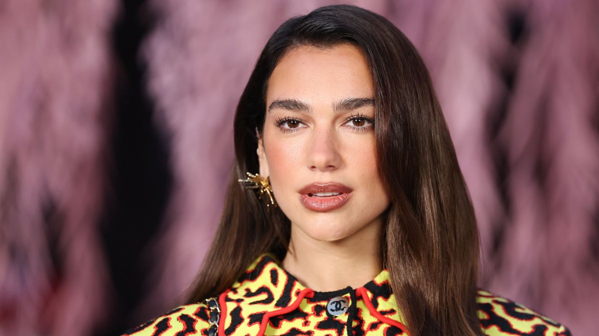 Dua Lipa végre esküvői fotókat posztolt.