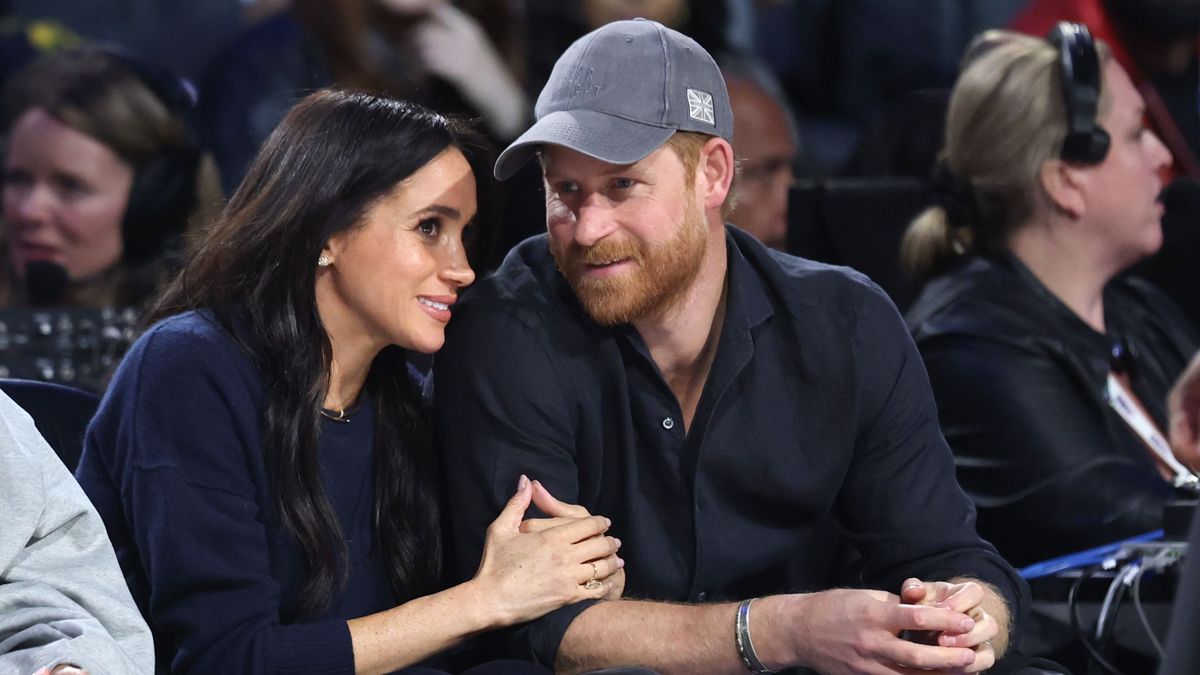 Harry herceg és Meghan Markle kosármeccsen romantikázott