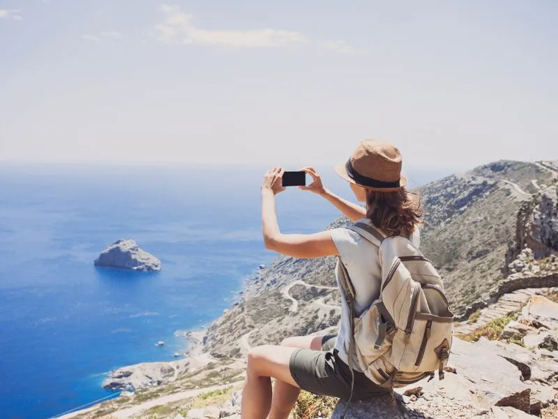 Az utazás egyedül számos előnnyel és élménnyel járhat