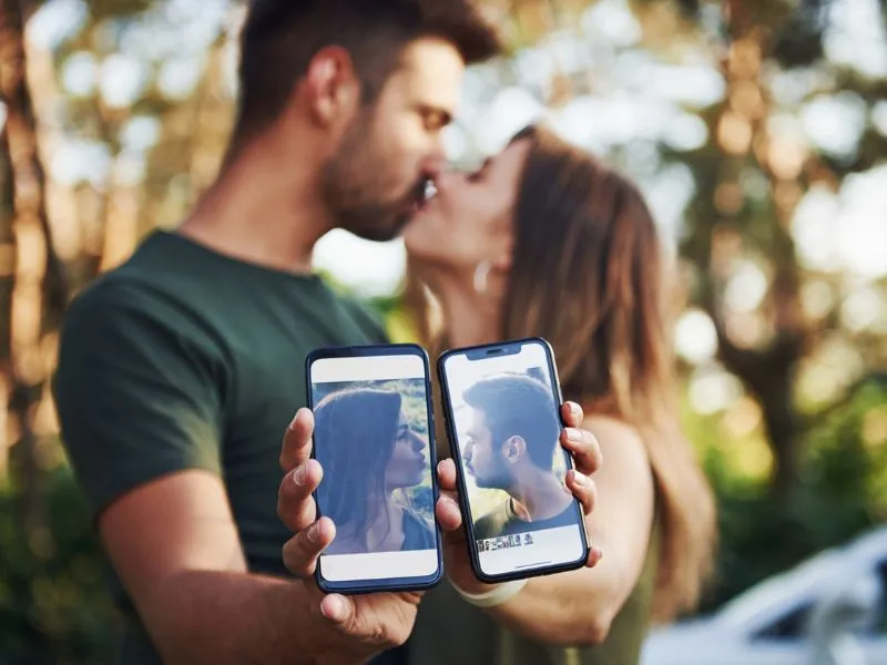 A nők a társkeresőn igyekeznek manapság párt találni maguknak