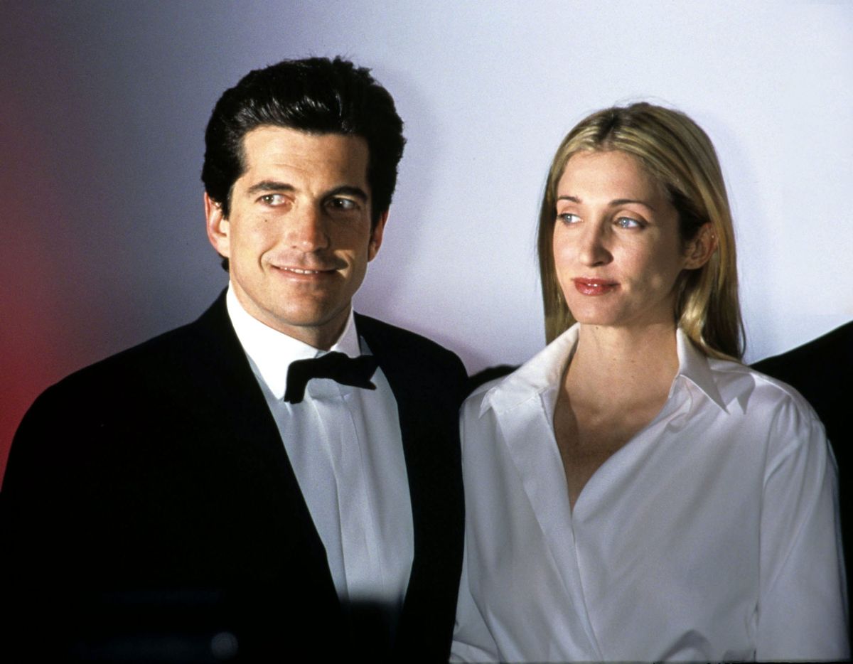 John F. Kennedy Jr., and his wife Carolyn Bessette Kennedy 1999-ben