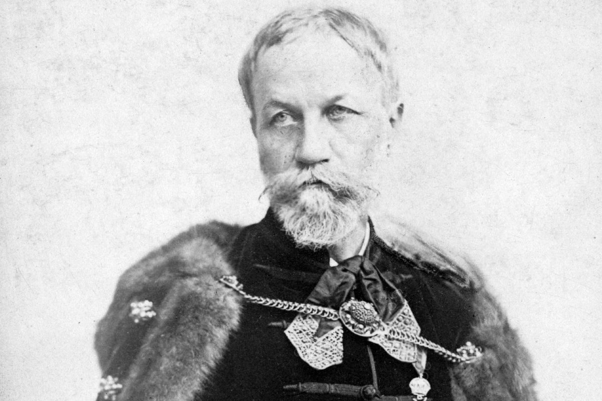 Jókai Mór idős korában, díszmagyarban. 