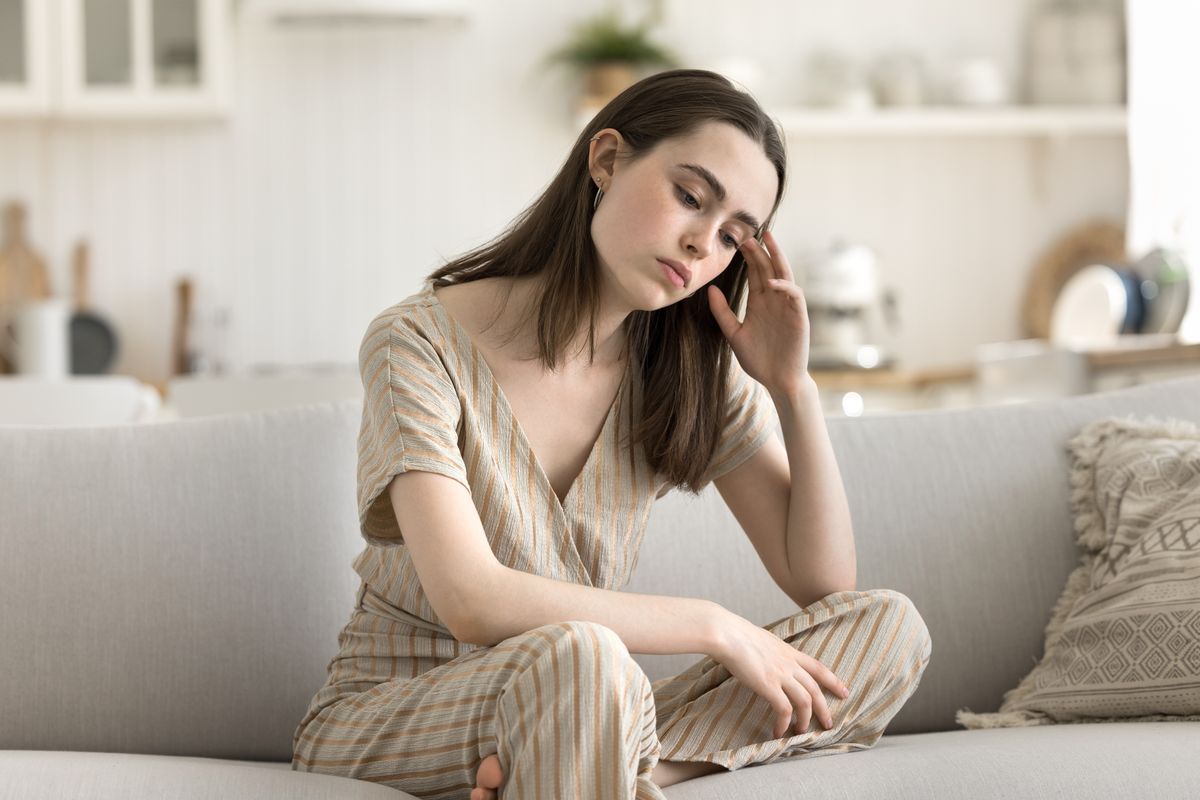 Nő aki a hüvelygomba miatt kellemetlenül érzi magát