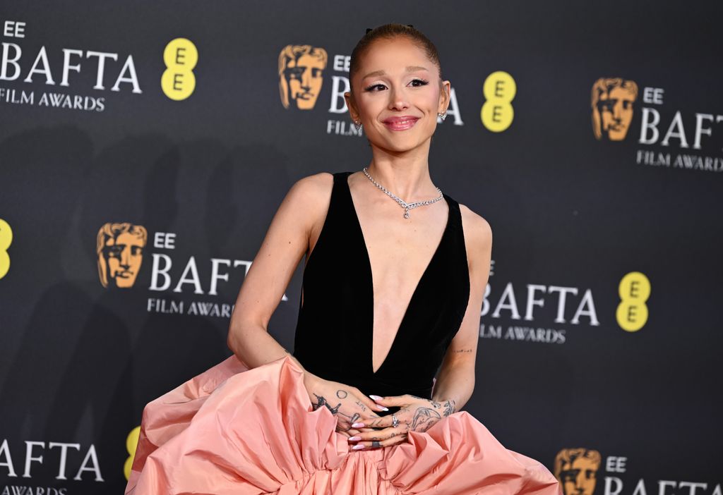 Ariana Grande dekoltázsa