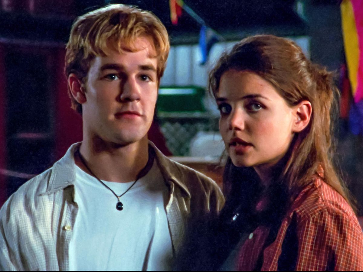 A képen a fiatal Katie Holmes és James Van Der Beek a Dawson és a haverokban