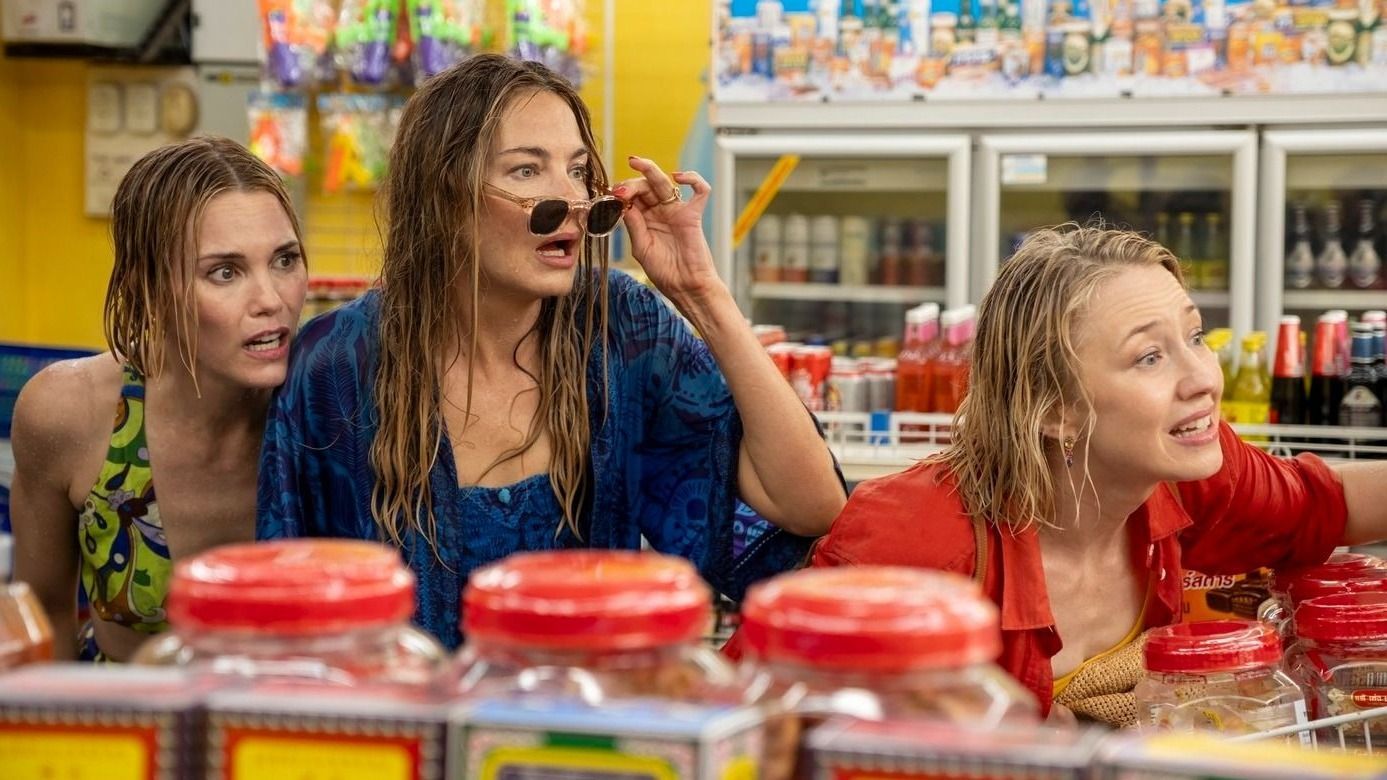 Leslie Bibb, Michelle Monaghan and Carrie Coon in Season 3 Episode 4 of The White Lotus,,Image: 974262756, License: Rights-managed, Restrictions: , Model Release: no