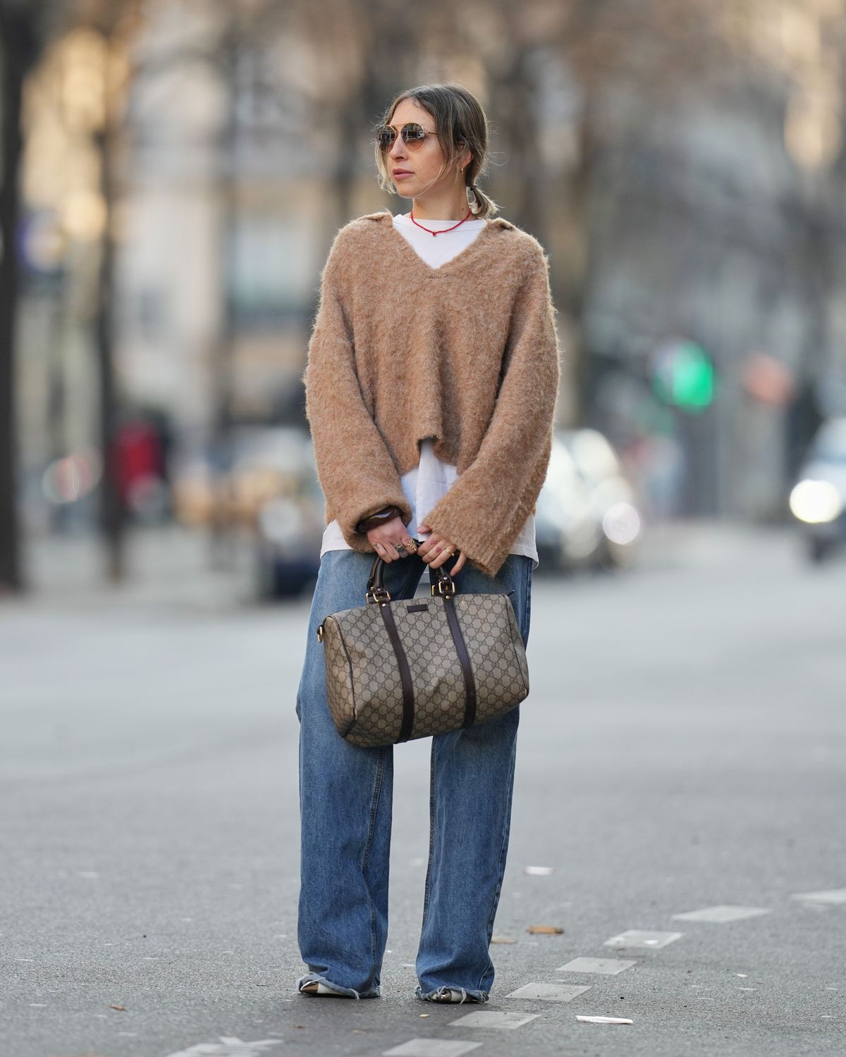 A low-energy stílus előnybe részesíti a kényelmesebb öltözéket, amely pár kiegészítővel könnyedén feldobható.