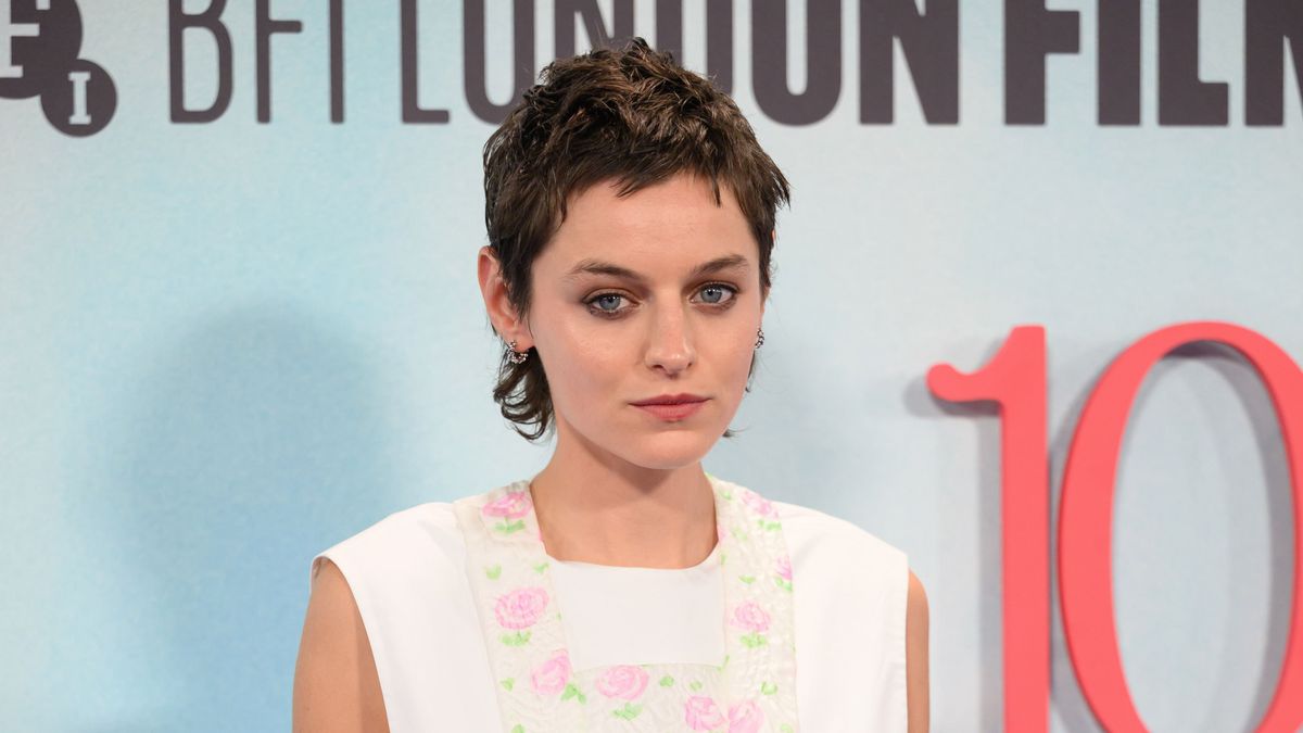 Az új Büszkeség és balítélet Elizabeth Bennetje, Emma Corrin