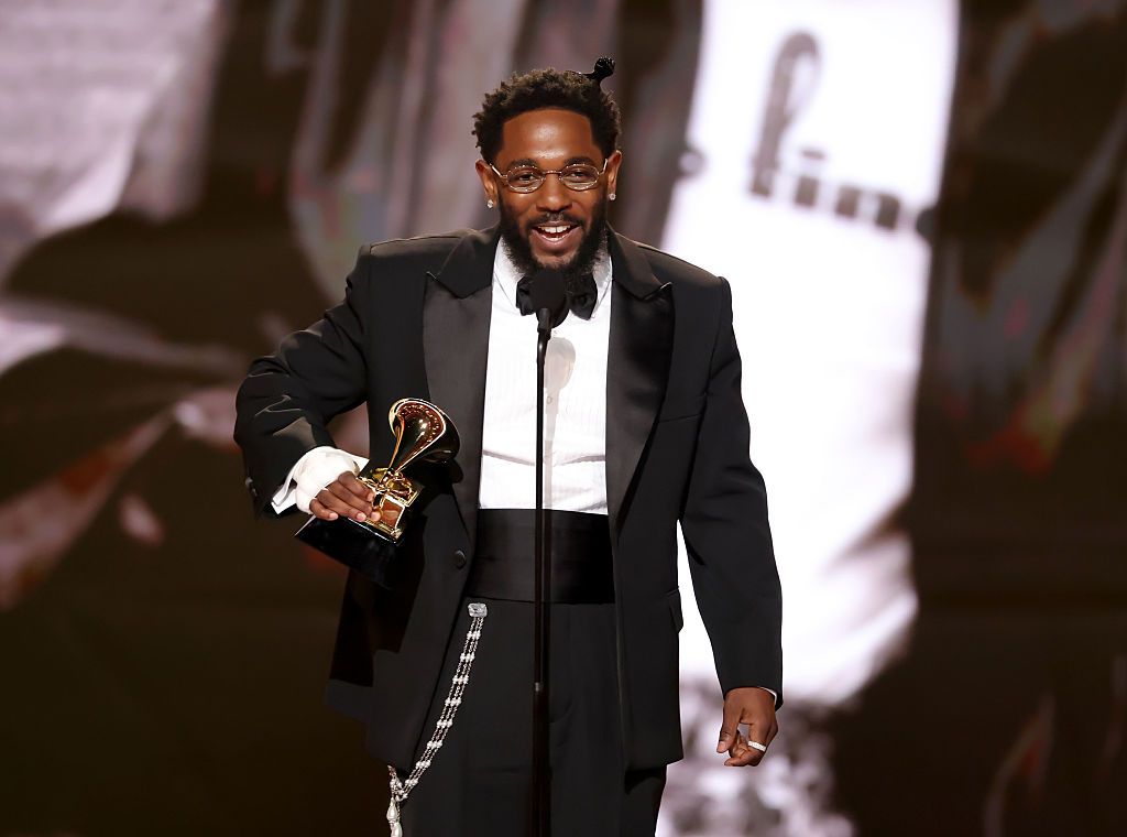 Grammy 2026: Kendrick Lamar a legjobb rap album kategóriában nyert, csodás ékszerekben.