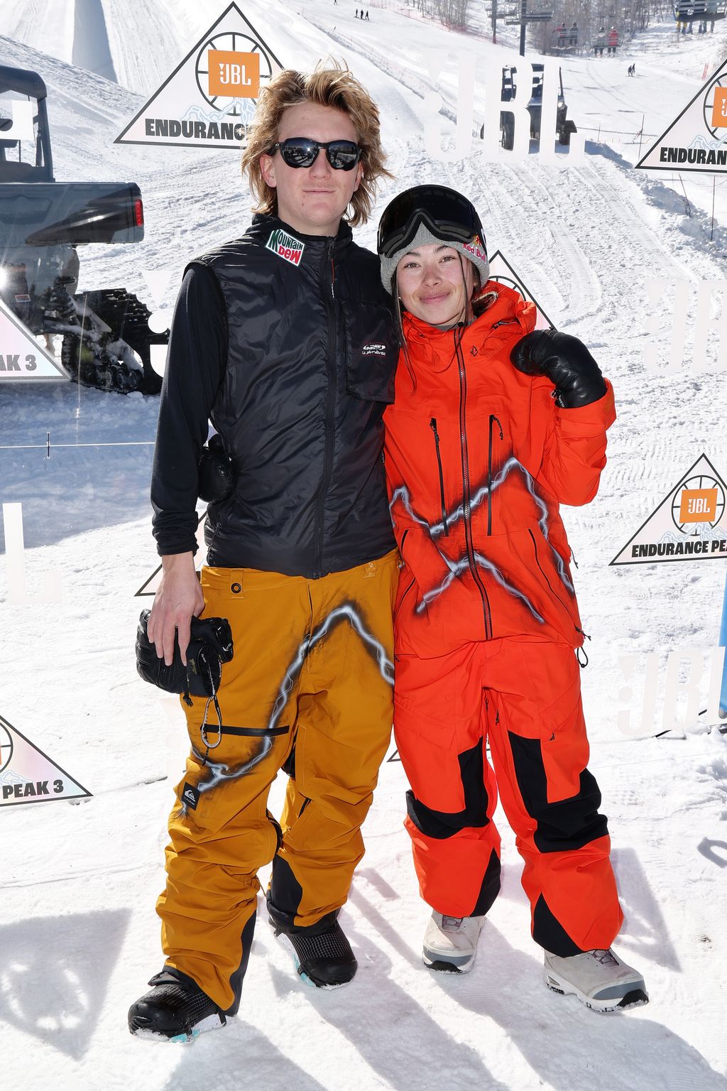 Red Gerard és Hailey Langland amerikai snowboardválogatott sportolók. A páros tagjai a phjoncshangi olimpia előtt kezdtek randevúzni, most pedig a második közös megmérettetésükre készülnek.