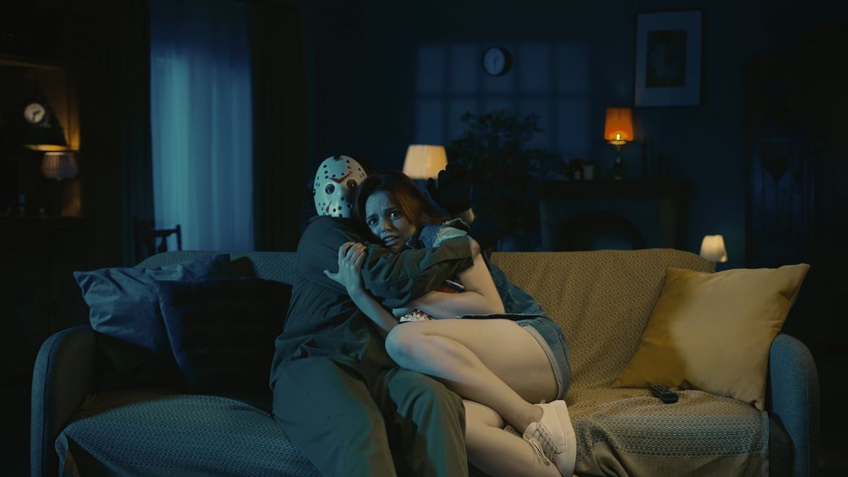 Romantikusan egymáshoz bújva Jason Voorhessel a legjobb horrorfilmeket nézve lehet a legjobban megágyazni a Valentin-napnak.