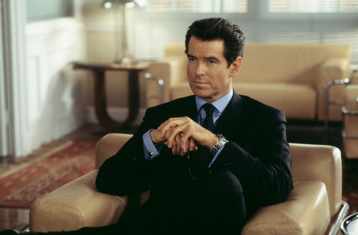 Pierce Brosnan James Bondként.