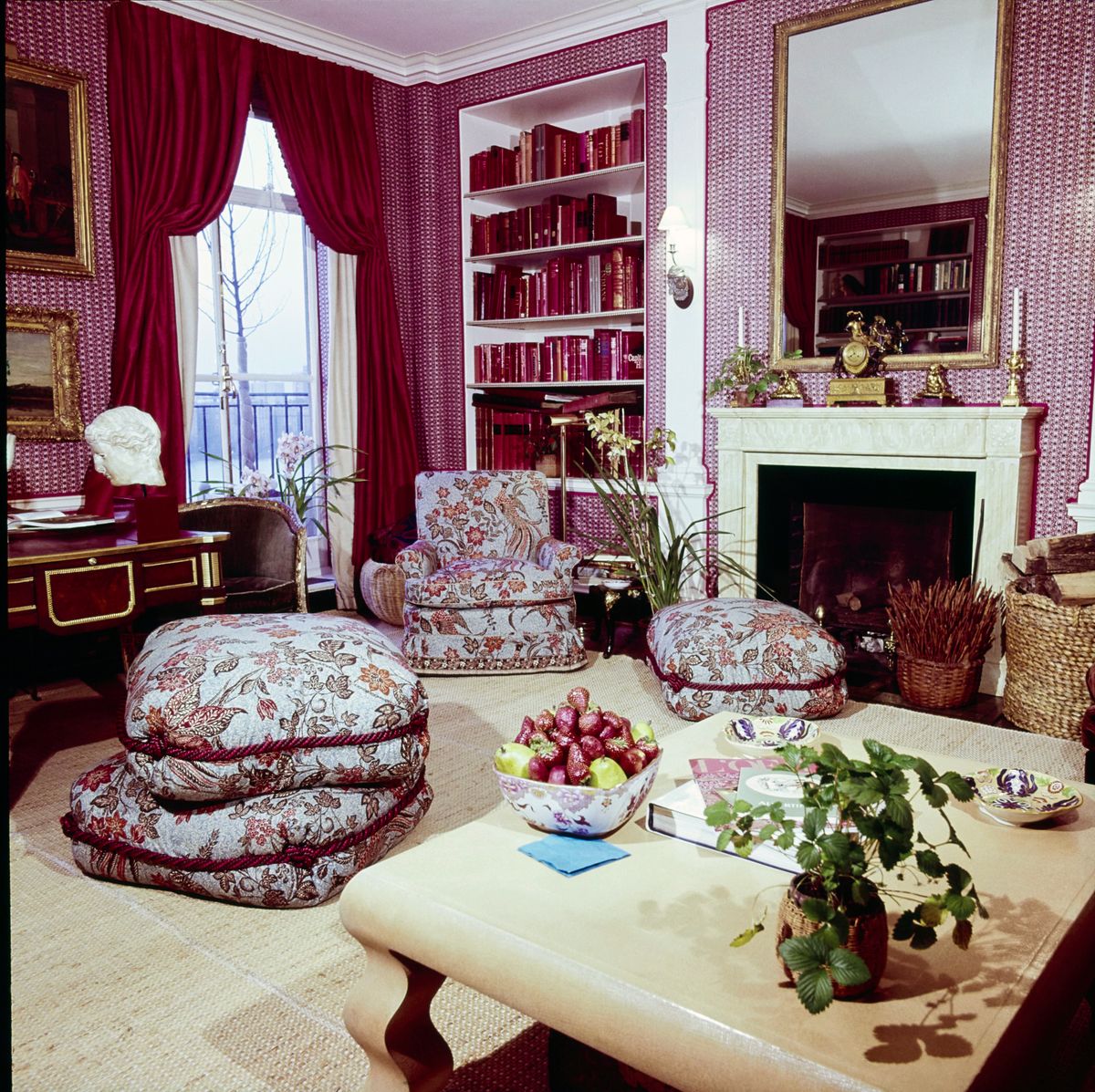 Jackie Kennedy rózsaszín könyvtárszobája