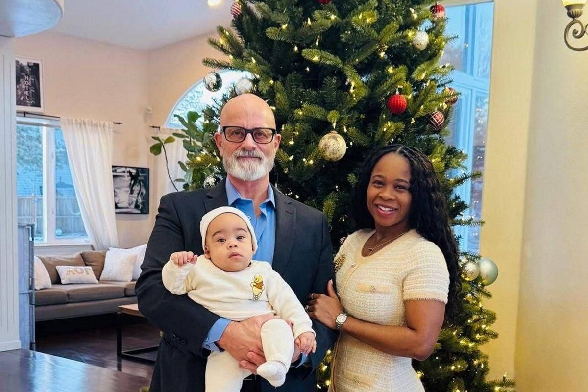 A 70 éves fitt nagypapa és kiscsaládja