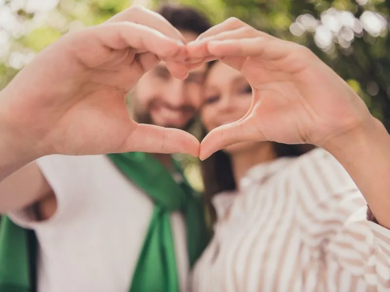 A szeretetnyelvek változása természetes része minden párkapcsolat fejlődésének.