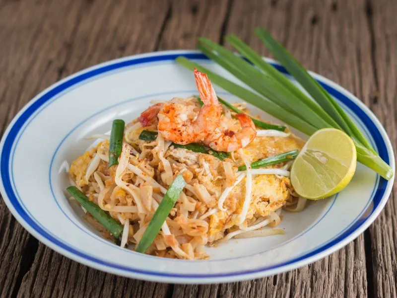 Gasztroturizmus, ezeket kóstold meg a nyaralás alatt. Pad thai Thaiföldön