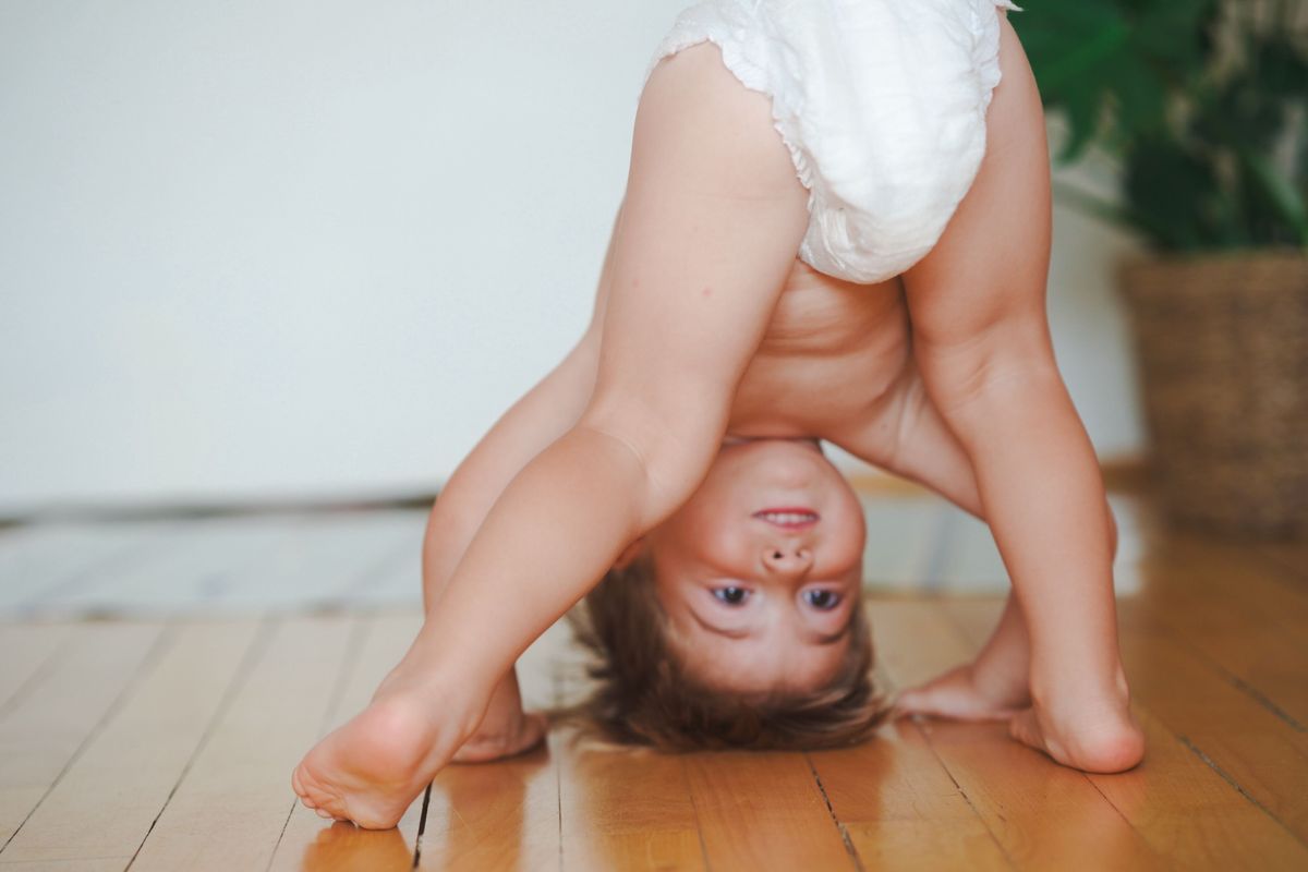 Édes kicsikéink számára ma a pelenka viselete öröm, móka és kacagás – nem úgy mint régen, mikor kínozta a pici bőrét a textilpelenka, és a nedvesség. 