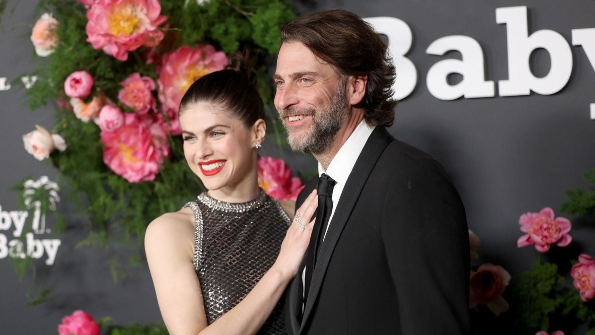 A Fehér Lótusz sztárja és a producer 2021 óta alkottak egy párt.