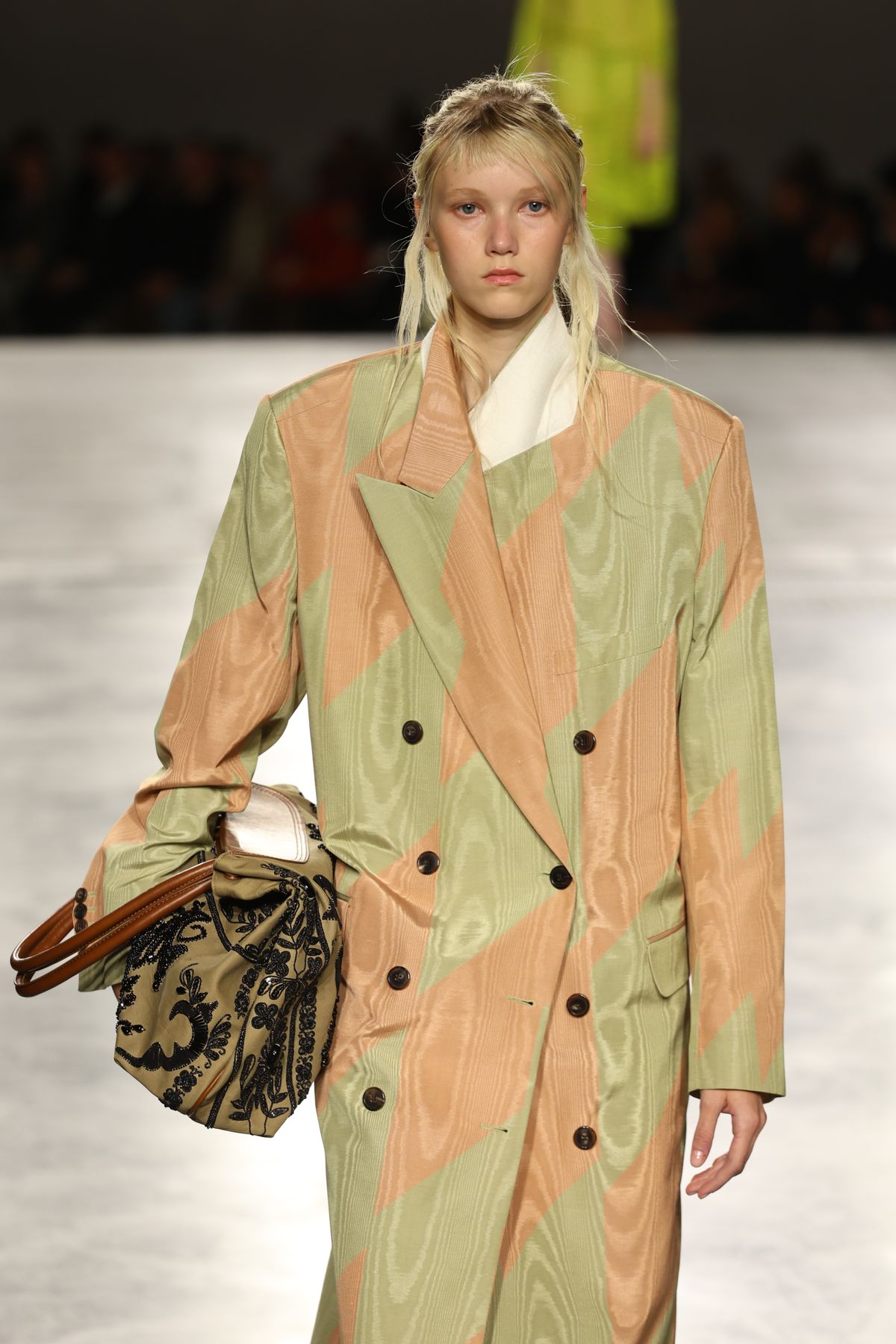 olívazöld és barna együtt