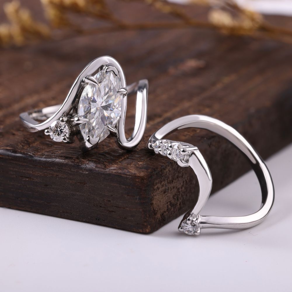 elegáns hullámos eljegyzési gyűrű