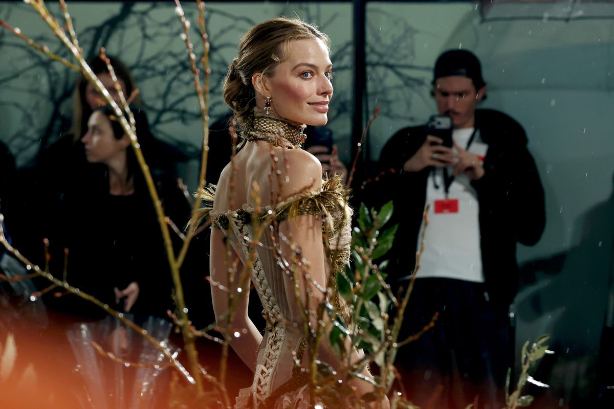 Margot Robbie részt vesz az Üvöltő szelek brit premierjén az Odeon Luxe Leicester Square-en, 2026. február 5-én Londonban, Angliában