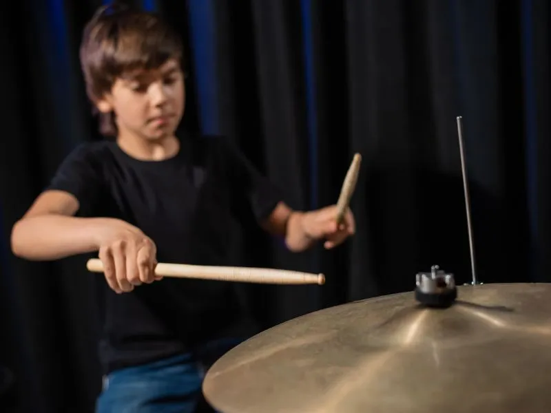 Az agy és zene kapcsolata a gyerekeken is megmutatkozik