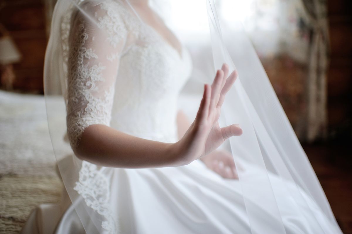 esküvői babonák, furcsa népszokások a fátyol körül