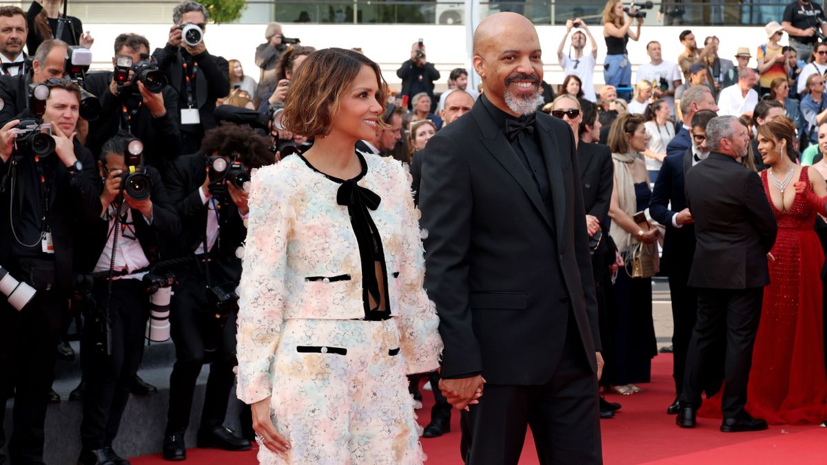 Eljegyezték Halle Berryt. Kedvesével, Van Hunttal 6 éve alkotnak egy párt