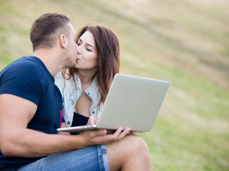 Az online társkeresés története nem indult zökkenőmentesen