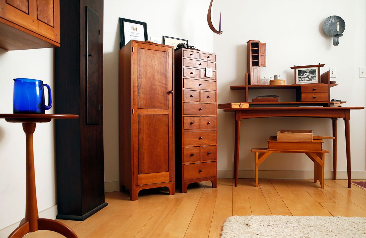 egyszerű bútorok séker stílusban