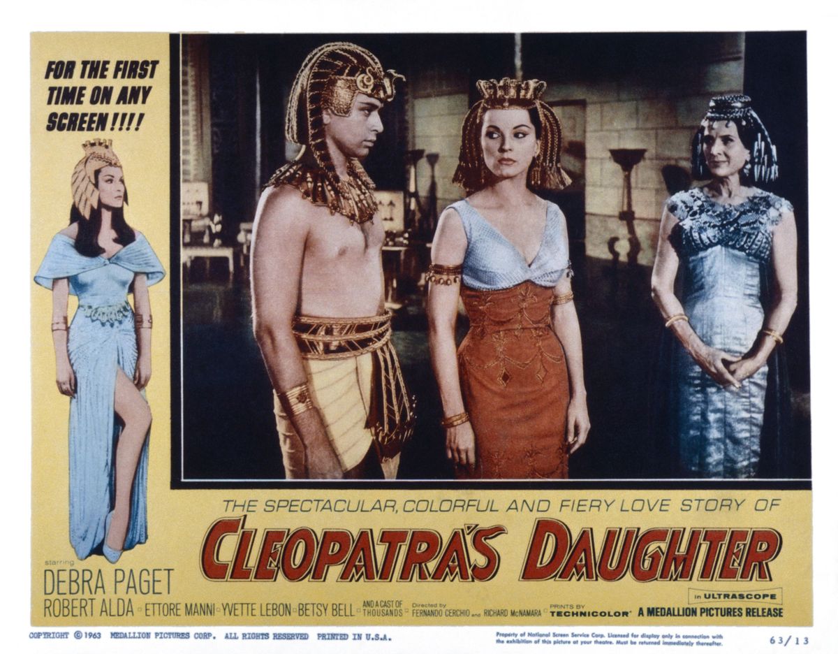 Cleopatra's Daughter, lobbycard, (aka IL SEPOLCRO DEI RE), from left, Corrado Pani, Debra Paget, Yvette Lebon, 1960. (Photo by LMPC via Getty Images)