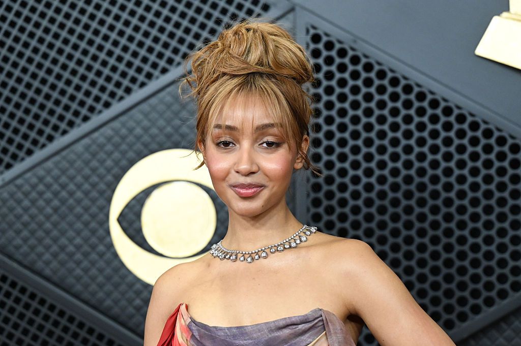 PinkPantheress és a Grammy 2026. Pandora ékszerekben.