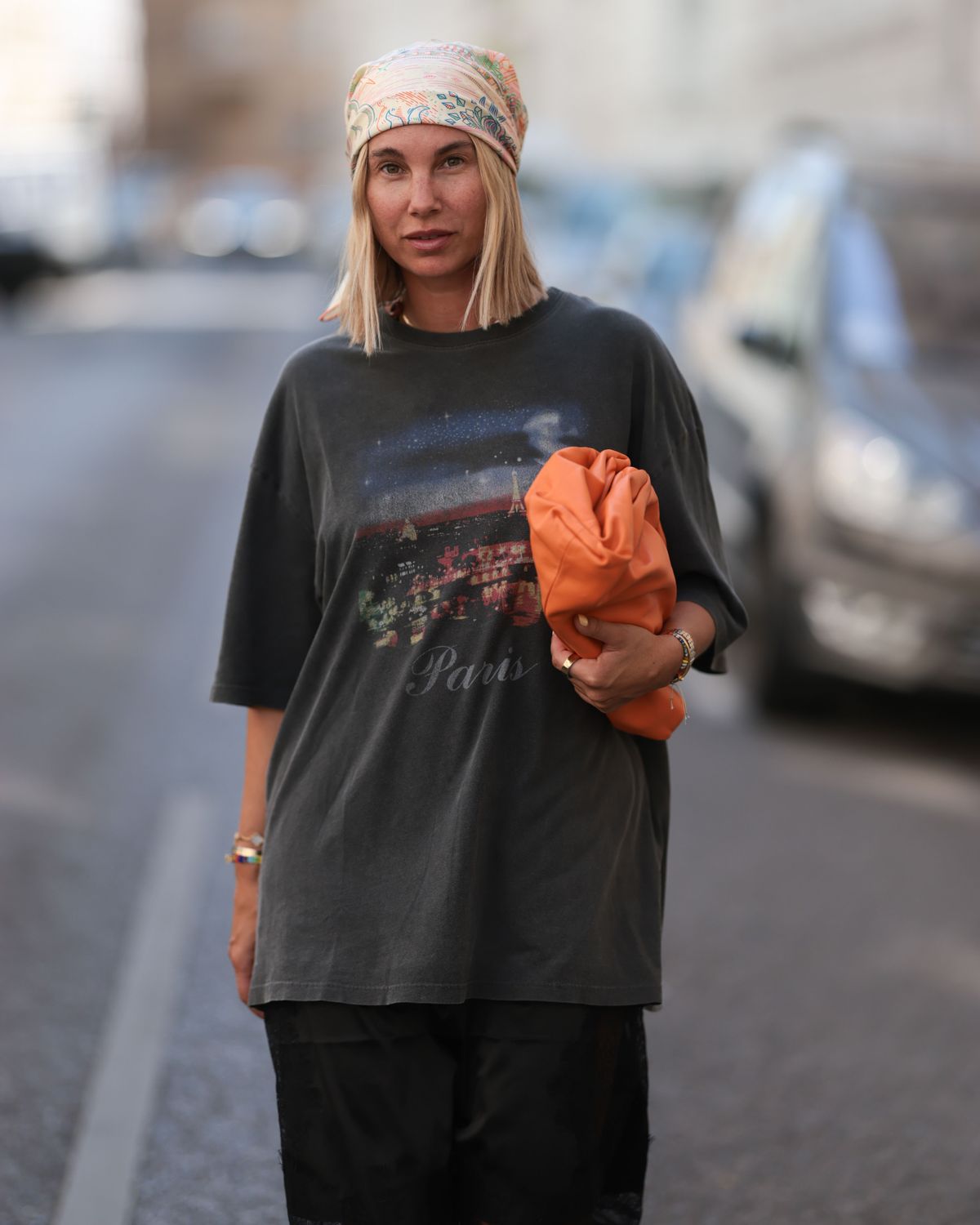 Minimalista öltözködési trendirányzat, amely a feszengés-mentes ruházatot részesíti előnyben.