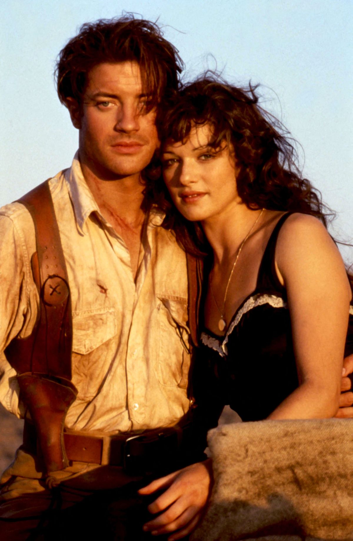 A képen Brendan Fraser és Rachel Weisz A múmia első részében