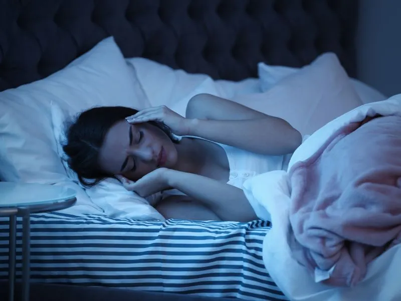 Alvászavar nyáron: okok és lehetőségek