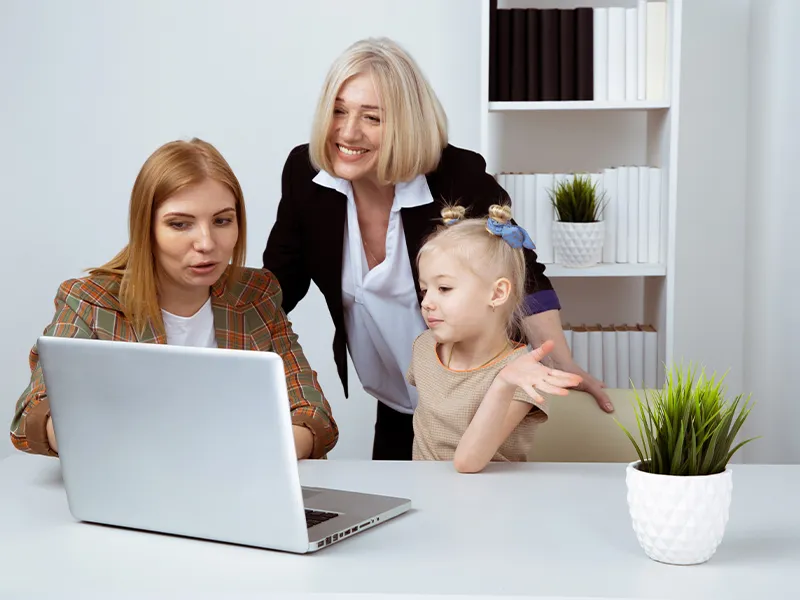 Gördülékeny visszatérés GYES után – bevált tippek dolgozó anyáknak
