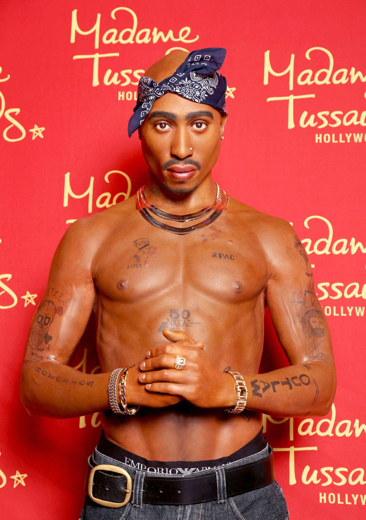 HOLLYWOOD, CA - JUNE 15: Madame Tussauds Hollywood commemorates Tupac Shakur's 44th birthday with wax figure on June 15, 2015 in Hollywood, California.   Rachel Murray/Getty Images for Madame Tussauds Hollywood/AFP (Photo by Rachel Murray / GETTY IMAGES NORTH AMERICA / Getty Images via AFP)