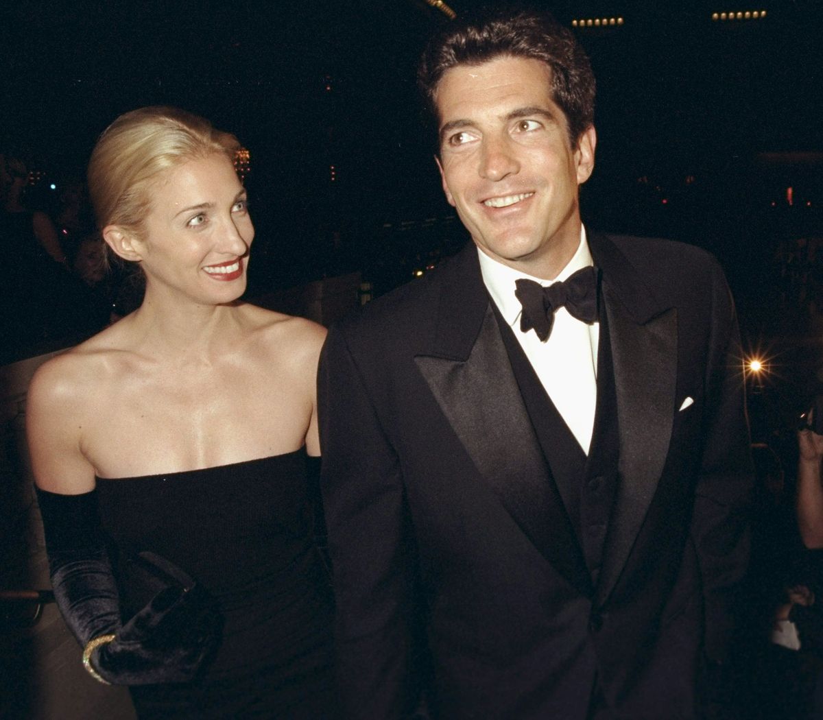 John F. Kennedy és Carolyn Bessette a Love Story sorozat főszereplői.