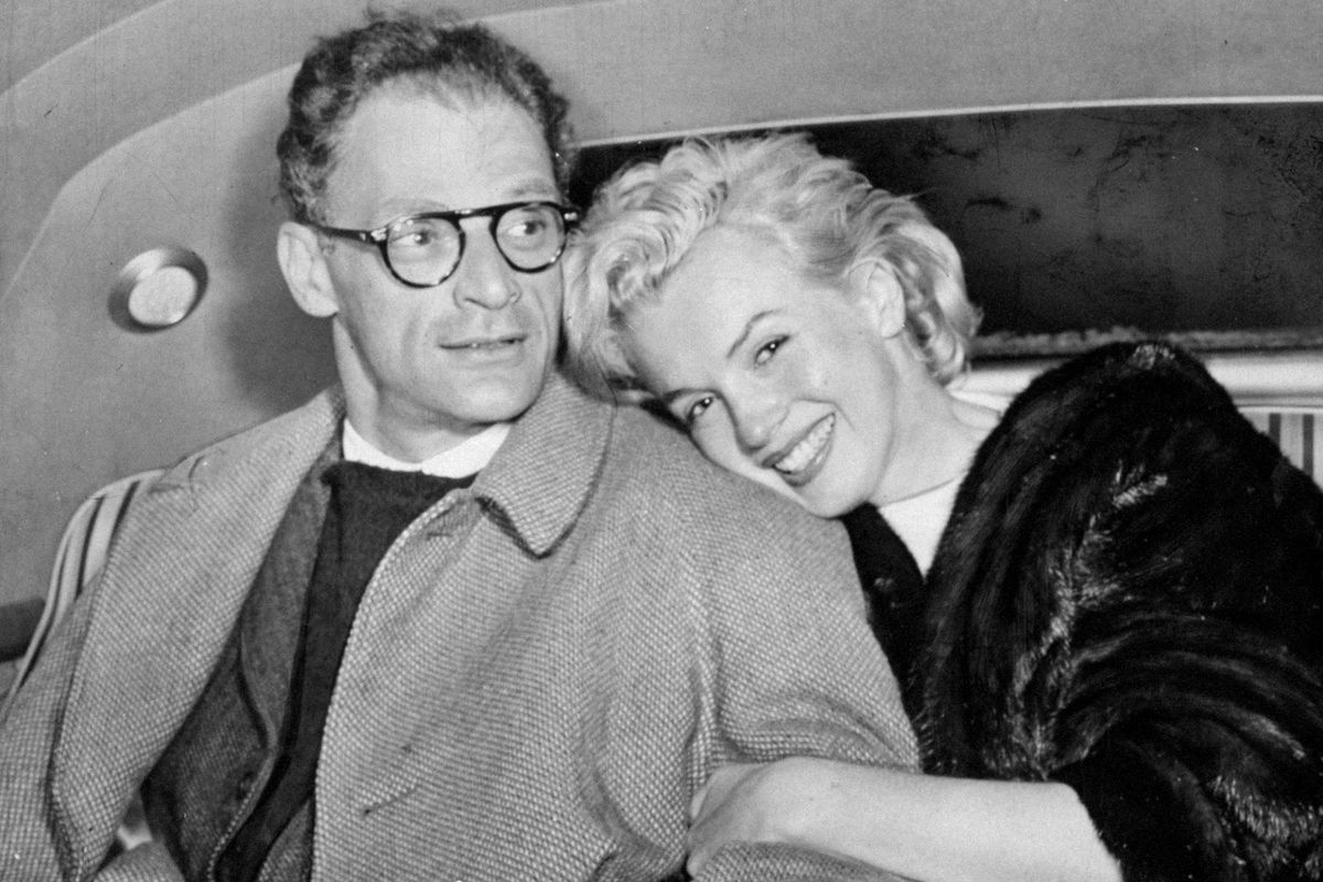 Arthur Miller és Marilyn Monroe 1956–1961 között voltak házasok, bár ennél sokkal hosszabb ideig tartott szép szerelmük. 