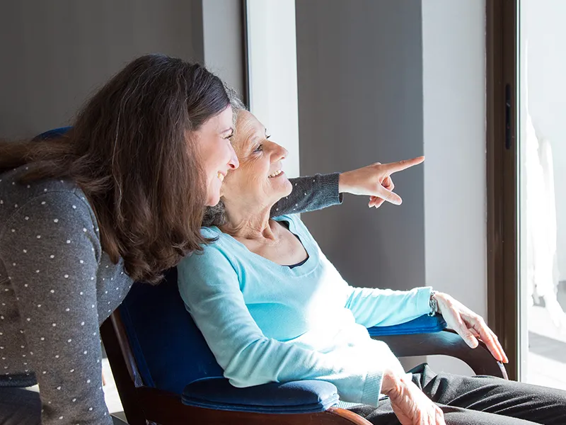 Idős rokon felügyelete: így segít a Gondosóra, ha elfoglalt vagy
