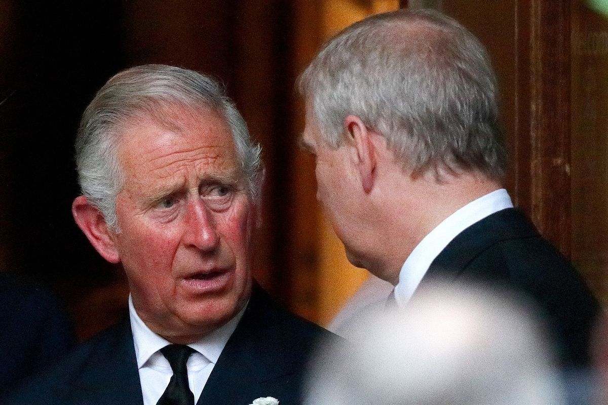 Károly királynak egyértelművé kell tennie, hogy együttműködik a hatóságokkal