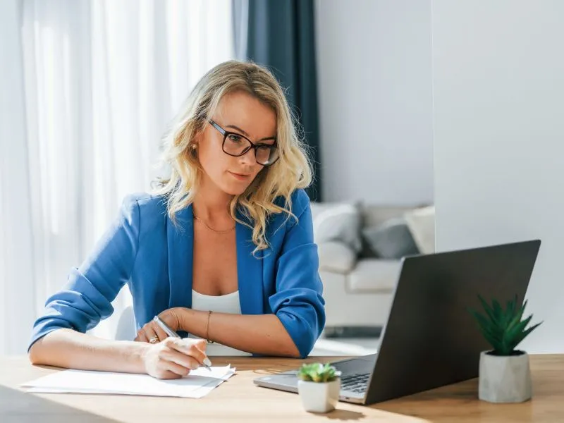 Életvezetési tanácsadás előnyei: hogyan segít a tanácsadó az életminőséged javításában