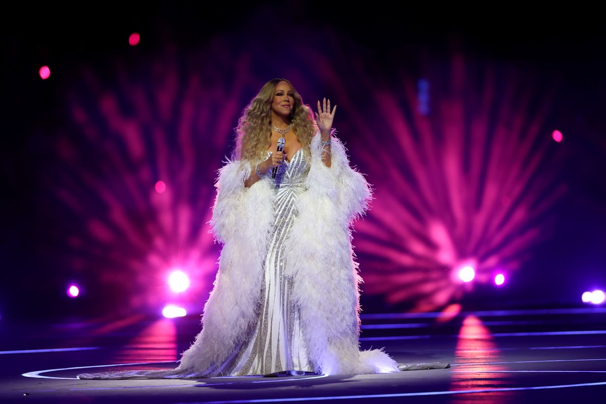 Téli olimpia 2026: Mariah Carey a San Siro Stadionban lépett fel.
